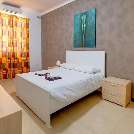 Modern 2 Bedroom Maisonette In Central Sliema Esterno foto