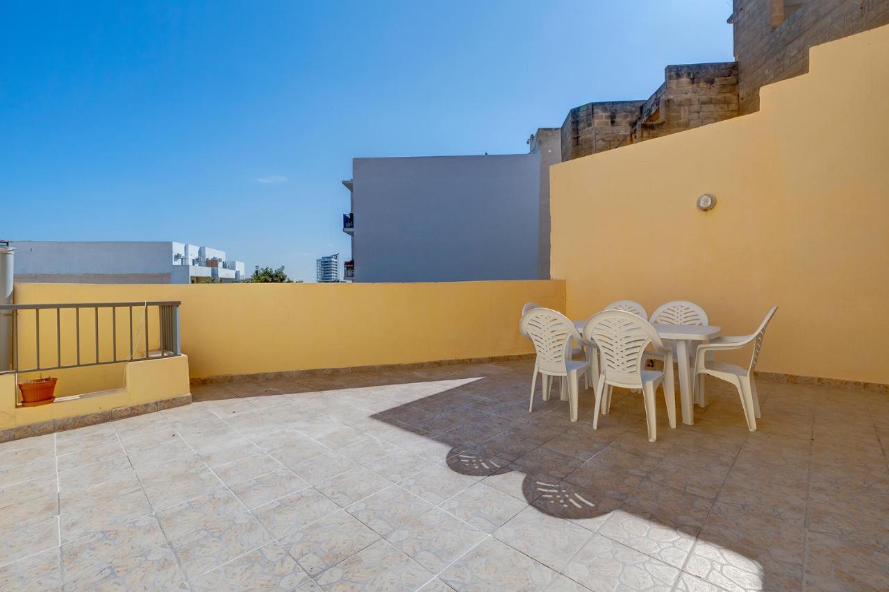 Modern 2 Bedroom Maisonette In Central Sliema Esterno foto