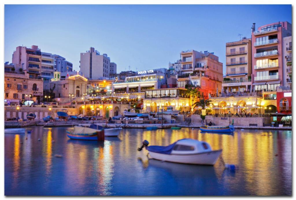 Modern 2 Bedroom Maisonette In Central Sliema Esterno foto