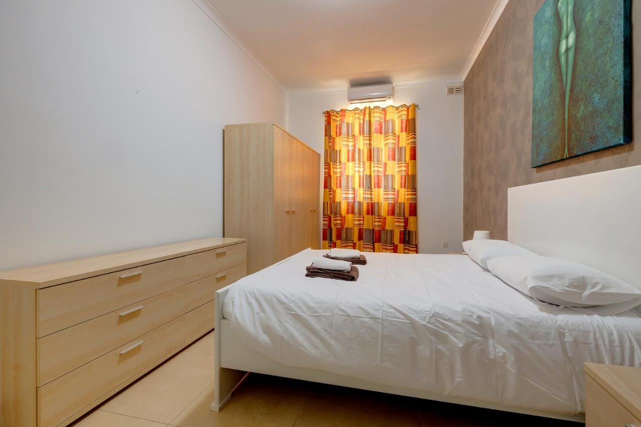 Modern 2 Bedroom Maisonette In Central Sliema Esterno foto