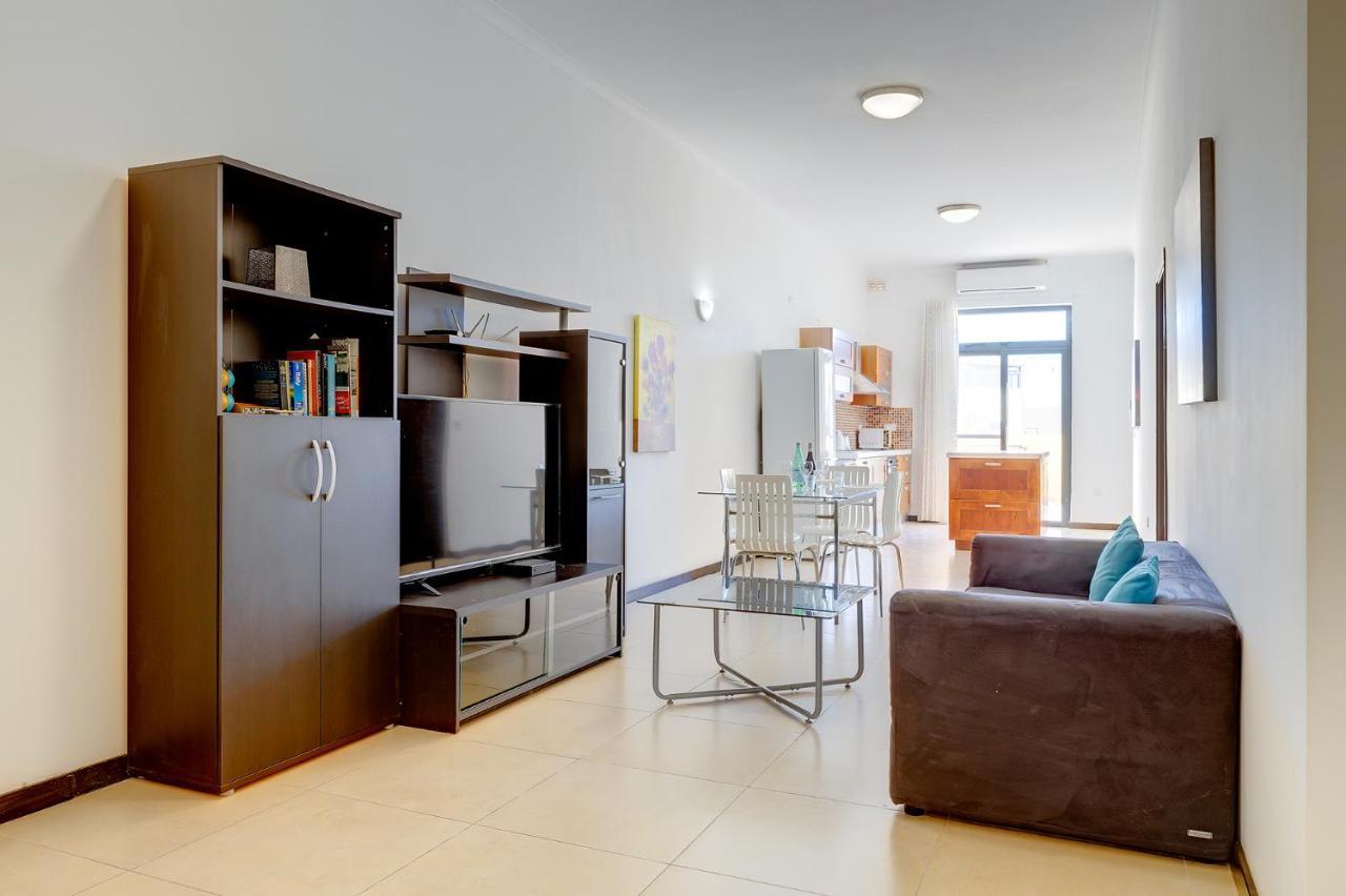 Modern 2 Bedroom Maisonette In Central Sliema Esterno foto