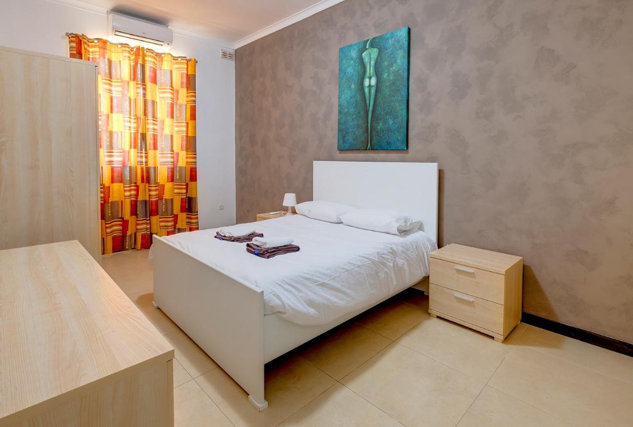 Modern 2 Bedroom Maisonette In Central Sliema Esterno foto