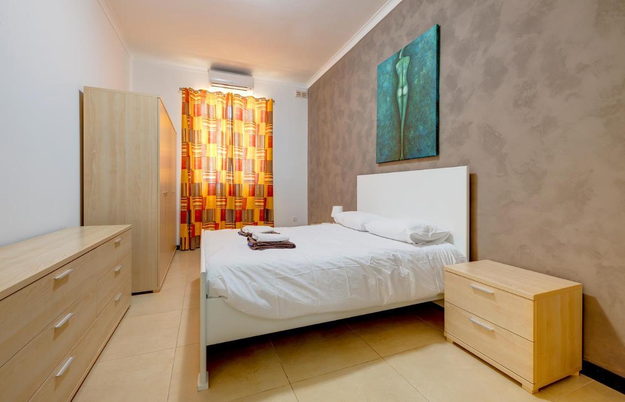 Modern 2 Bedroom Maisonette In Central Sliema Esterno foto