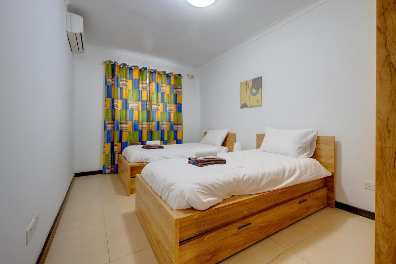 Modern 2 Bedroom Maisonette In Central Sliema Esterno foto