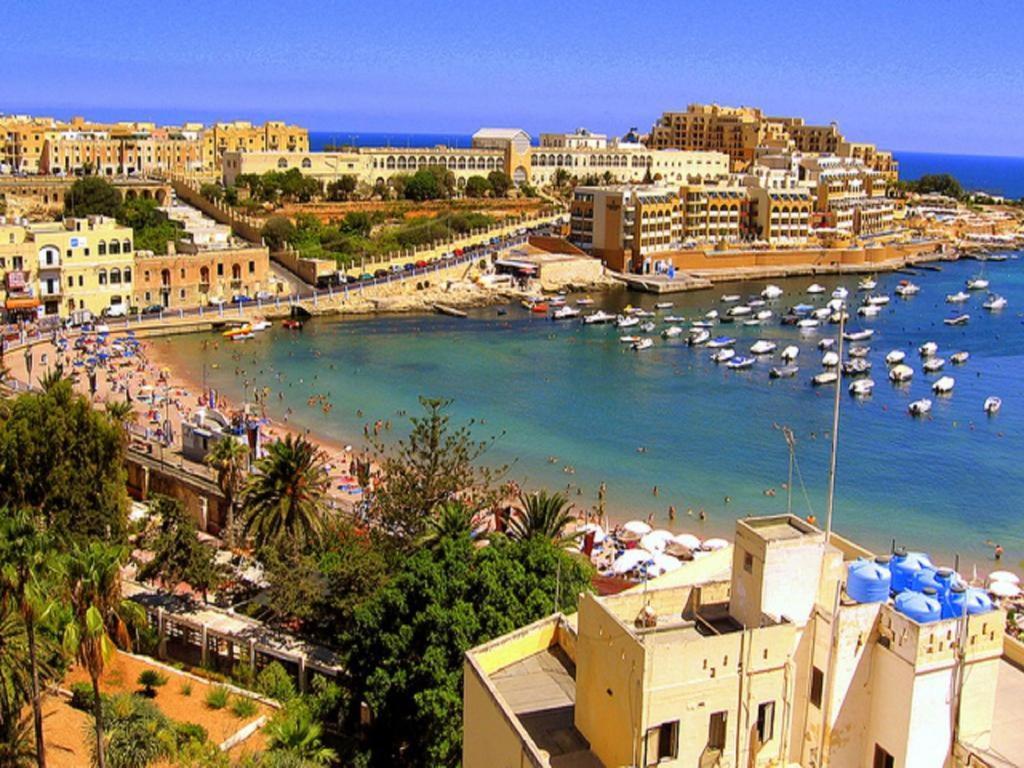 Modern 2 Bedroom Maisonette In Central Sliema Esterno foto