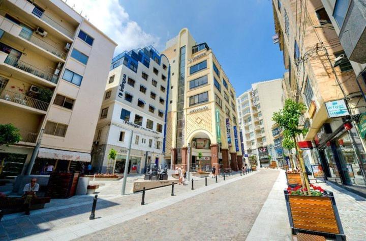 Modern 2 Bedroom Maisonette In Central Sliema Esterno foto