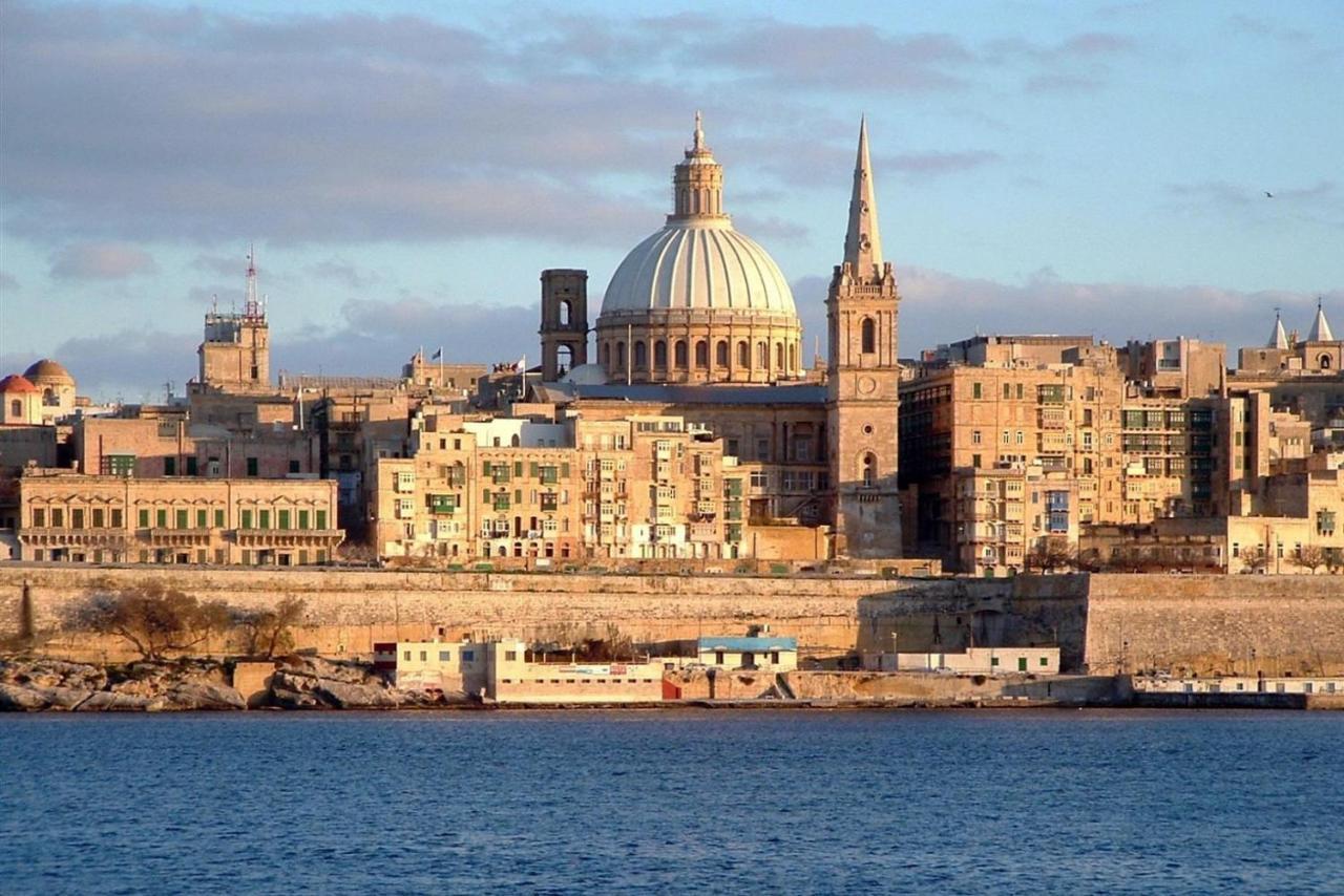 Modern 2 Bedroom Maisonette In Central Sliema Esterno foto